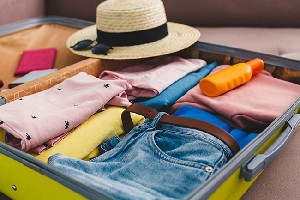 5 lucruri esențiale care să nu lipsească din bagajul pentru concediul de vară