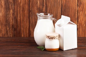 6 tipuri sănătoase de lapte pe bază de plante cu care poți înlocui laptele de vacă