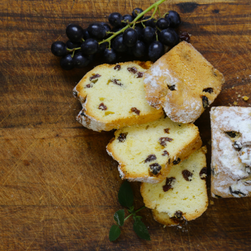 Prăjitură Delicioasă cu Stafide și Zahăr din Trestie: Dulceața Naturală în Formă de Desert