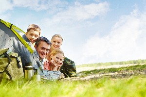 Activități de Vară în Familie: Ghid pentru Camping cu Familia