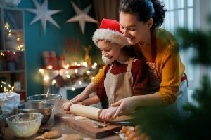 Rețetă de Crăciun: biluțe energizante cu ovăz, cacao și pastă de arahide – desertul sănătos pe care îl poți face cu copilul tău