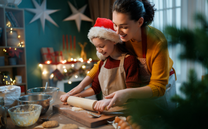 Rețetă de Crăciun: biluțe energizante cu ovăz, cacao și pastă de arahide – desertul sănătos pe care îl poți face cu copilul tău