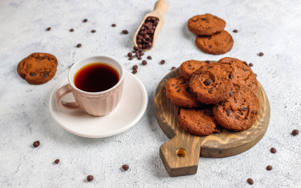 Mic dejun fără gluten: biscuiți moi cu ovăz și pastă de arahide Youbio – gustul echilibrului de dimineață