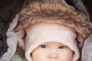 Cum sa scoatem la plimbare bebelusii in perioada rece