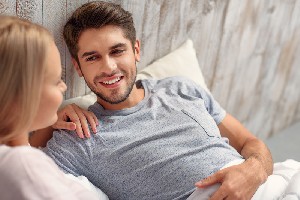 Discutiile despre sex, pot ajuta la mentinerea atractiei sexuale in cuplu