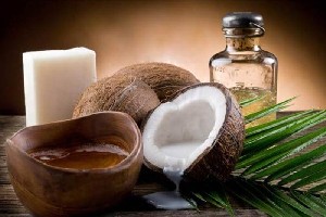 Creșterea părului: ulei de argan sau ulei de nucă de cocos, care este mai benefic?